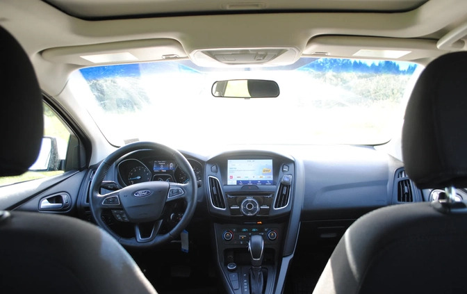 Ford Focus cena 43900 przebieg: 53050, rok produkcji 2017 z Wasilków małe 92